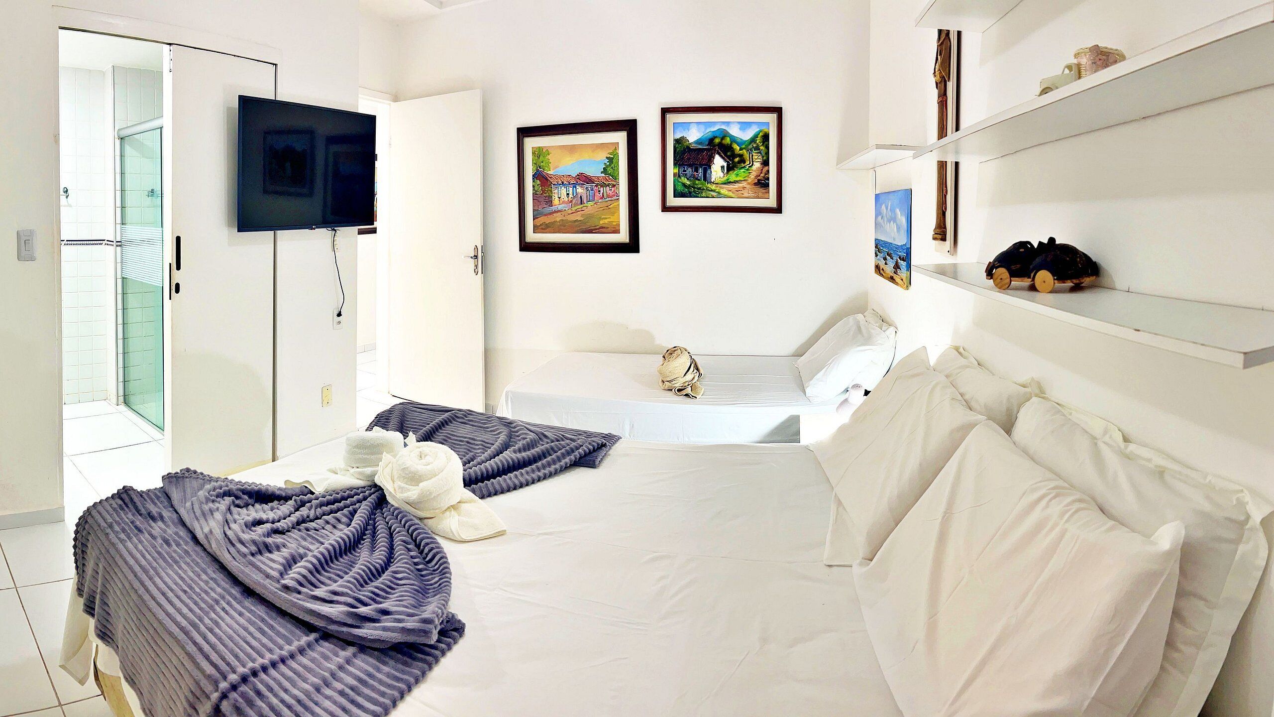 Apartamento | Cortinas blackout, ferros/tábuas de passar roupa, Wi-Fi de cortesia