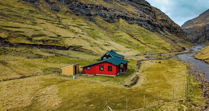 Saksun Mountain & Beach Cottage