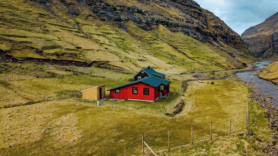 Saksun Mountain & Beach Cottage