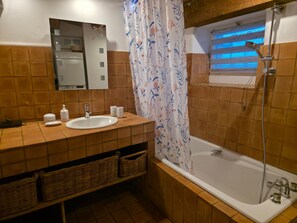 Shower, towels