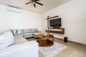 Living area - Luxury San Carlos Beach House | Pool, Pickleball & Kayaks (San Carlos)