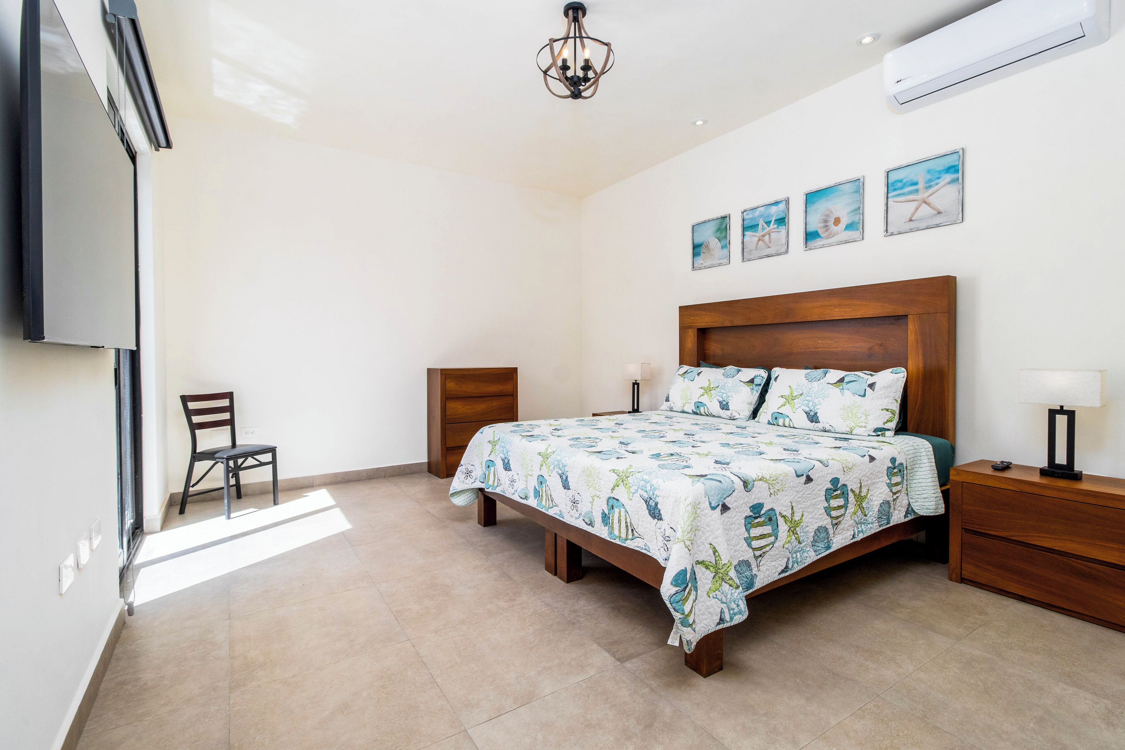 4 habitaciones, tabla de planchar con plancha, internet y ropa de cama 