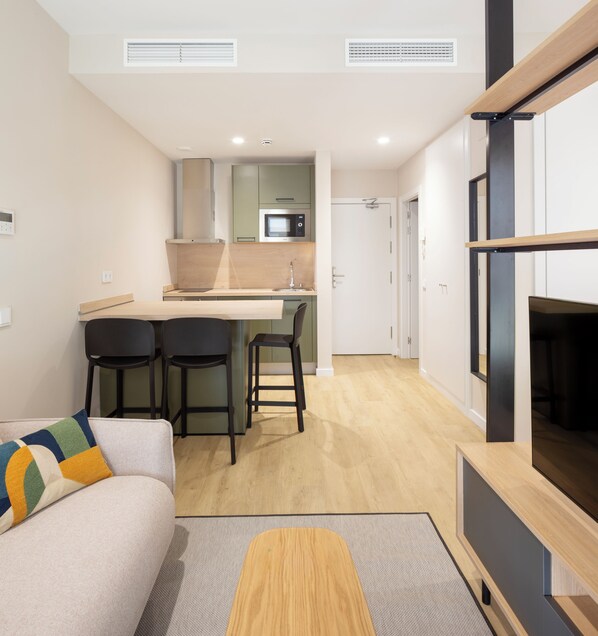 Basic Studio | Private kitchenette | Mini-fridge, microwave, oven - The Residential Club Blink  (Málaga)