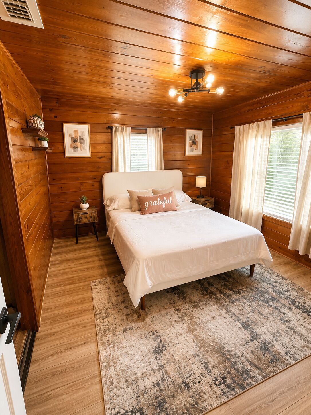 2 bedrooms, in-room safe, WiFi, bed sheets