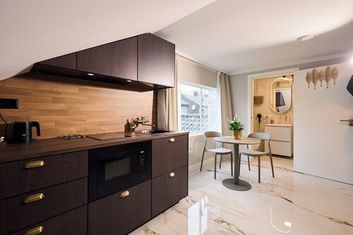 Studio apartment with private kitchen and ensuite bathroom