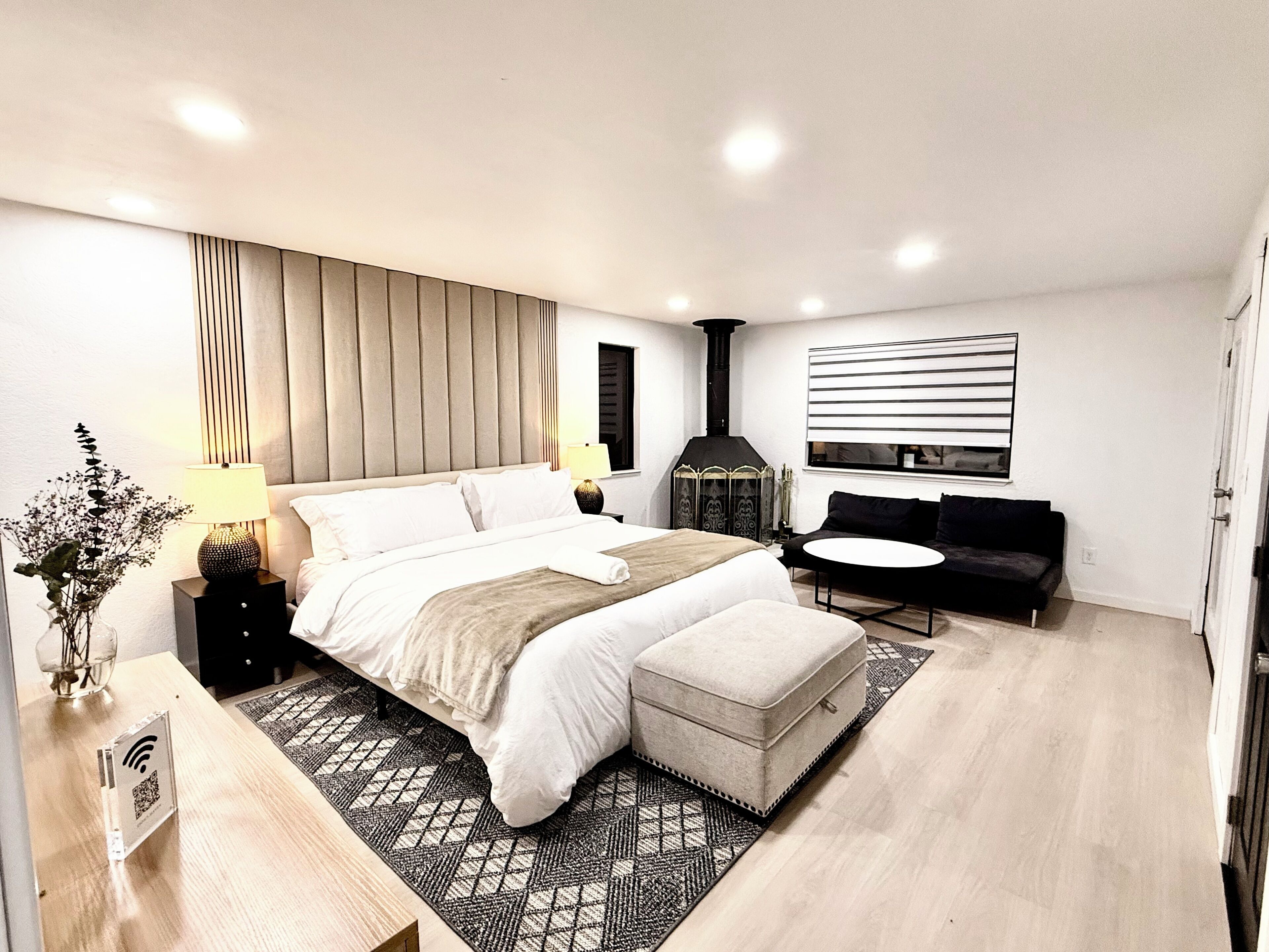 3 slaapkamers, een strijkplank/strijkijzer, wifi, beddengoed