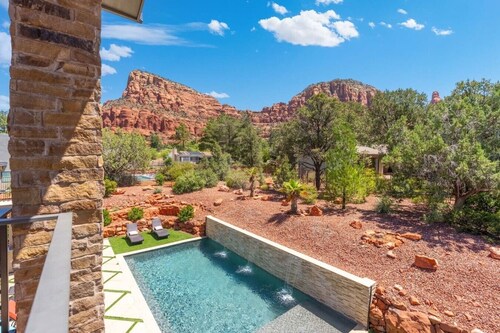 The Retreat at Chapel Cross – 8 King Suites w/ensuite baths, iconic views, resort-style pool/spa
