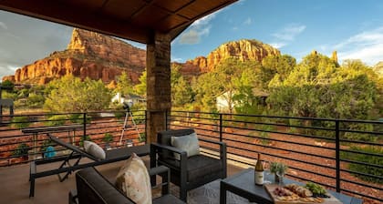 The Retreat at Chapel Cross – 8 King Suites w/ensuite baths, iconic views, resort-style pool/spa