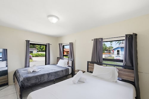 Delightful 3-bedroom house with AC in West Palm Beach