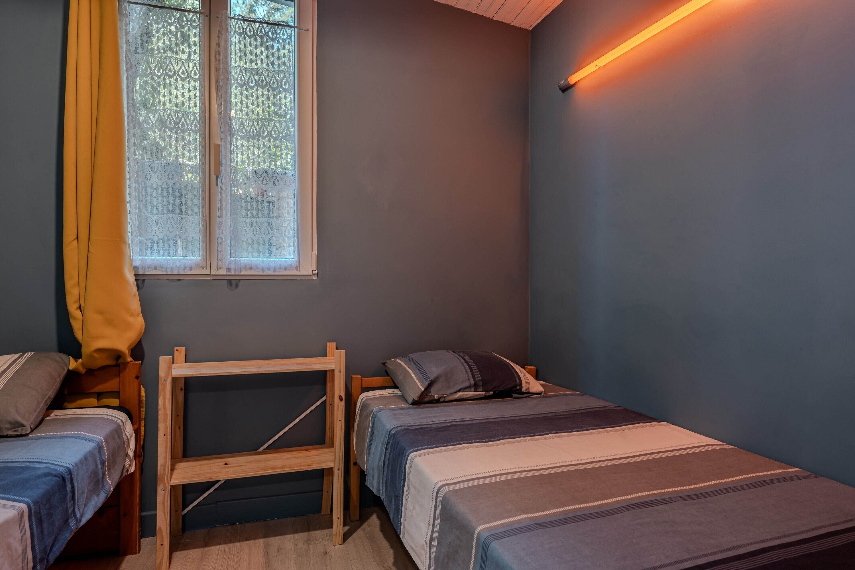 2 bedrooms, bed sheets
