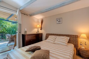 2 slaapkamers, een strijkplank/strijkijzer, beddengoed