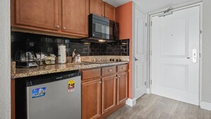 Coffee/tea maker, fridge, microwave, stovetop - Oceanfront King Room + Lazy River & Hot Tub (Myrtle Beach)