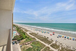 On the beach - Oceanfront King Room + Lazy River & Hot Tub (Myrtle Beach)