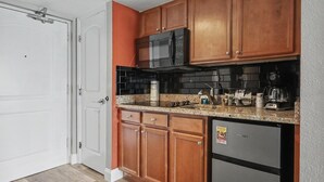 Coffee/tea maker, fridge, microwave, stovetop - Oceanfront King Room + Lazy River & Hot Tub (Myrtle Beach)
