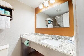 Bathroom - Carolinian 204 Oceanfront 2 Beds (Myrtle Beach)