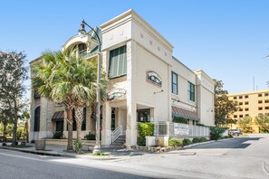 Exterior - Carolinian 403 Oceanfront 2 Beds (Myrtle Beach)