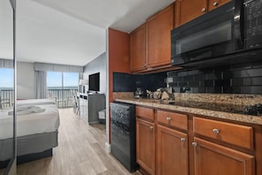 1 bedroom, iron/ironing board, internet, bed sheets - Oceanfront Two Queen Room + Lazy River & Hot Tub (Myrtle Beach)