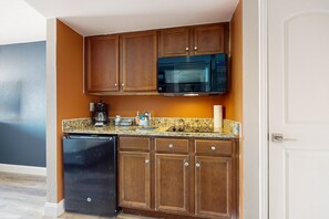 Private kitchen - Carolinian 307 Oceanfront 2 Beds (Myrtle Beach)