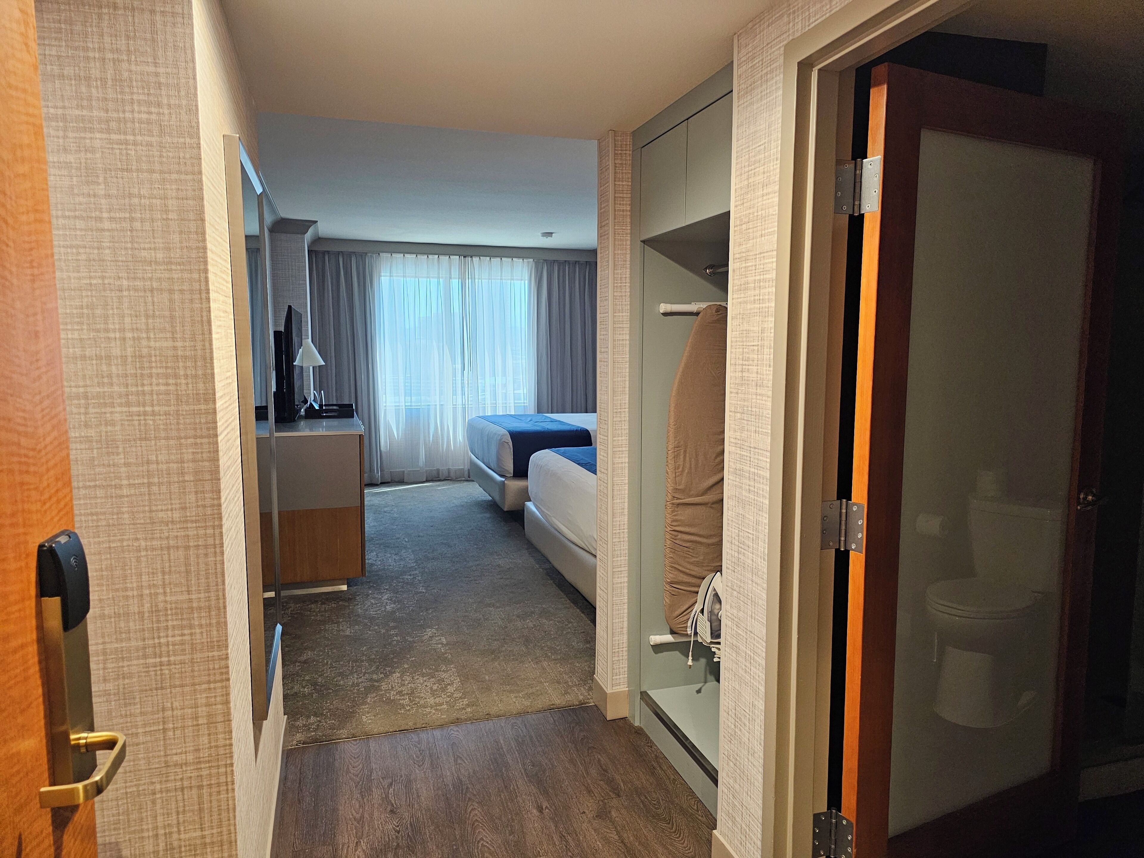 Iron/ironing board, WiFi, bed sheets