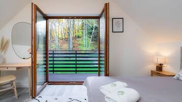 House | 3 bedrooms, individually furnished, iron/ironing board, bed sheets