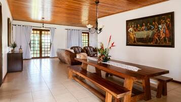 Chácara Maria Luiza c/ Piscina - Gravatá/PE | Sala de jantar