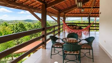 Chácara Maria Luiza c/ Piscina - Gravatá/PE | Opções para refeição ao ar livre