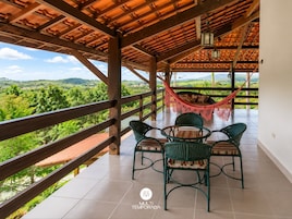 Chácara Maria Luiza c/ Piscina - Gravatá/PE | Opções para refeição ao ar livre