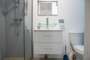 Bathroom - Ti Papiyon - Bungalow cosy pour 2 (Sainte-Anne)