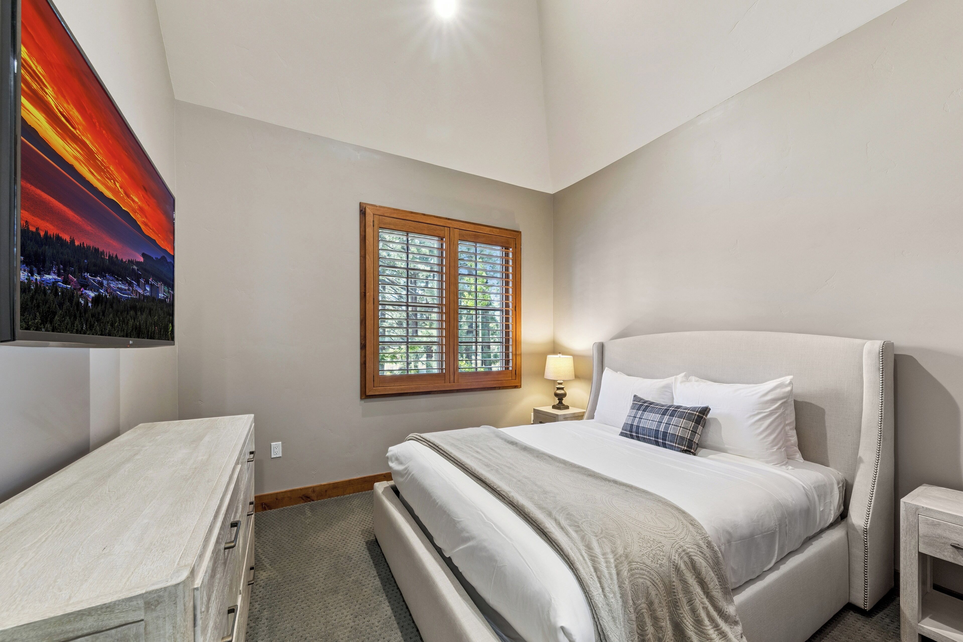 4 slaapkamers, een strijkplank/strijkijzer, gratis wifi, beddengoed
