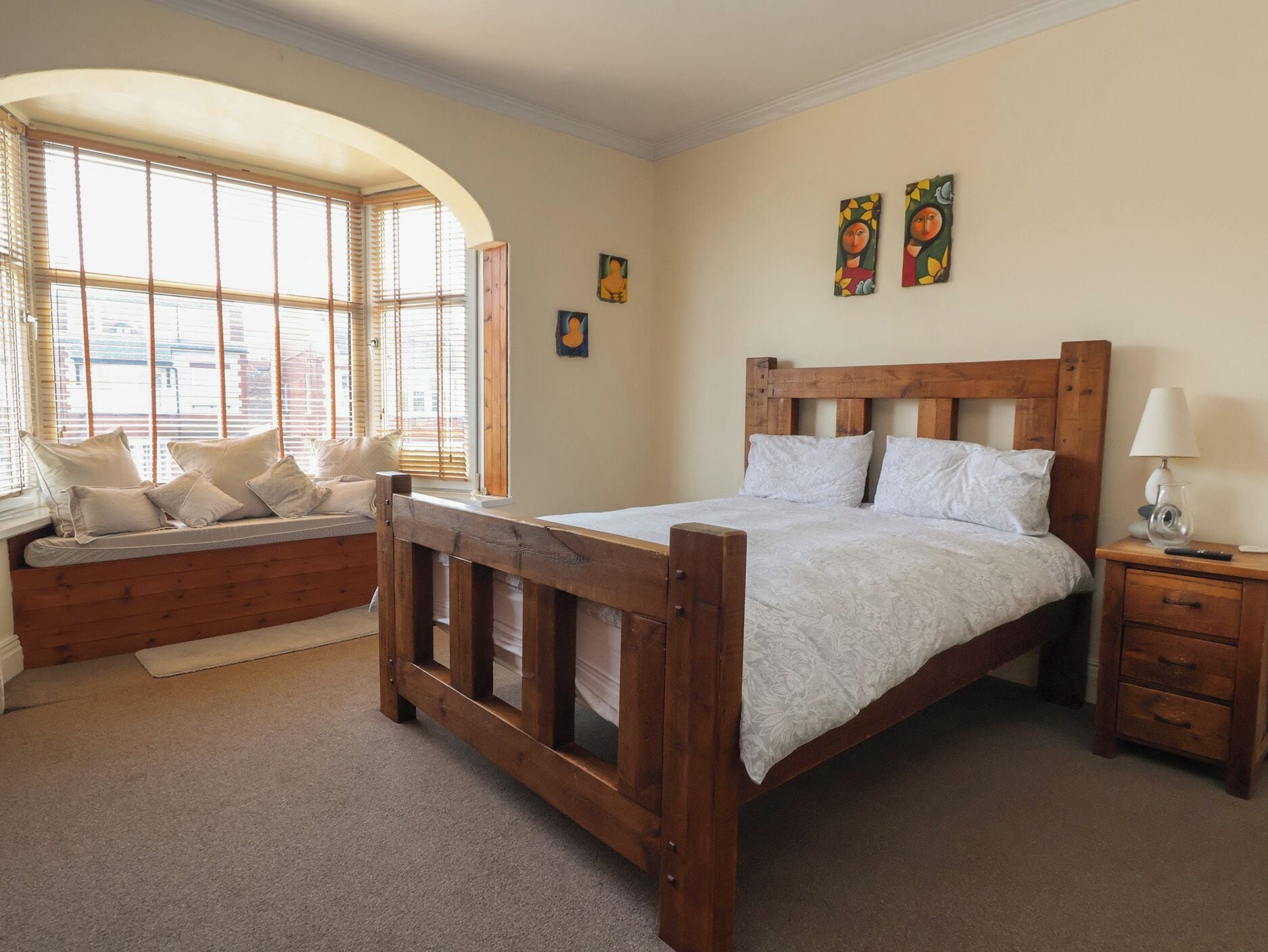 6 bedrooms, WiFi (free), individually decorated, individually furnished