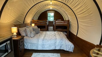 1 bedroom, WiFi (free), bed sheets