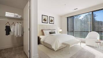 Iron/ironing board, bed sheets