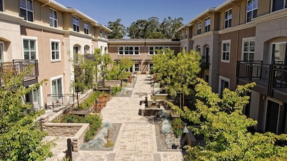 Stylish 1BR Stay in Prime Location at Millworks