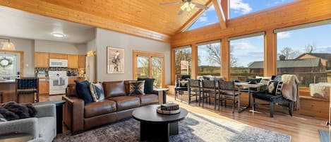 Deluxe huis, uitzicht op rivier | Woonruimte