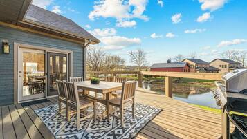 Casa Deluxe, vistas al río | Restaurante al aire libre