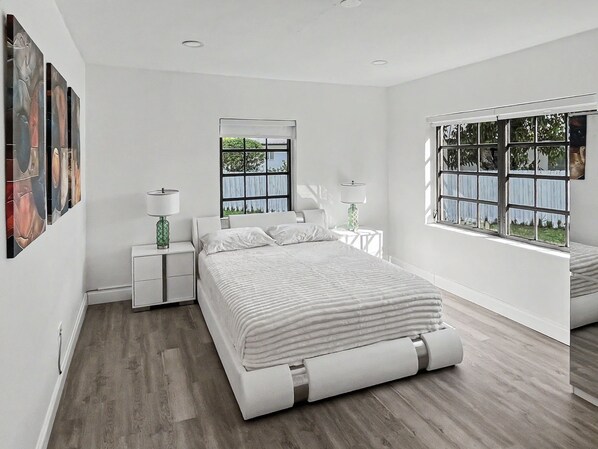 Room - Brand New Private Guest House (Miami)