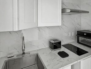 Private kitchen - Brand New Private Guest House (Miami)