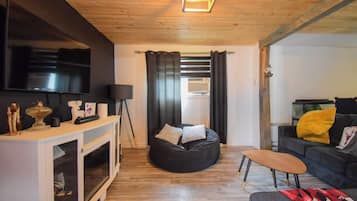 Fernseher, Kamin, Arbeitsbereiche