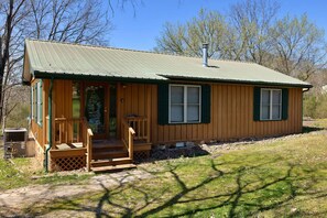 Exterior detail - Calico Creek Retreat - Nature Cabin on the Creek (Calico Rock)