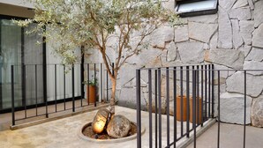 A stone wall, a tree, and a metal fence. - SWEVEN Hotel Boutique (Guadalajara)