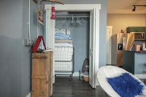 Interior - American Inspired 1BR Flat -Downtown Bellefontaine (Bellefontaine)