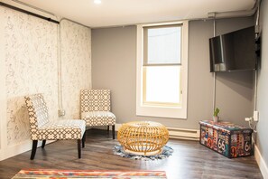 Interior - American Inspired 1BR Flat -Downtown Bellefontaine (Bellefontaine)