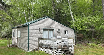 Serene 1-bedroom cottage with Full Kitchen, TV, WIFI and AC in The Forks