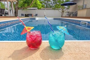 Two drinks with umbrellas on a poolside. - Robin's Nest - Private Pool Retreat (North Myrtle Beach)