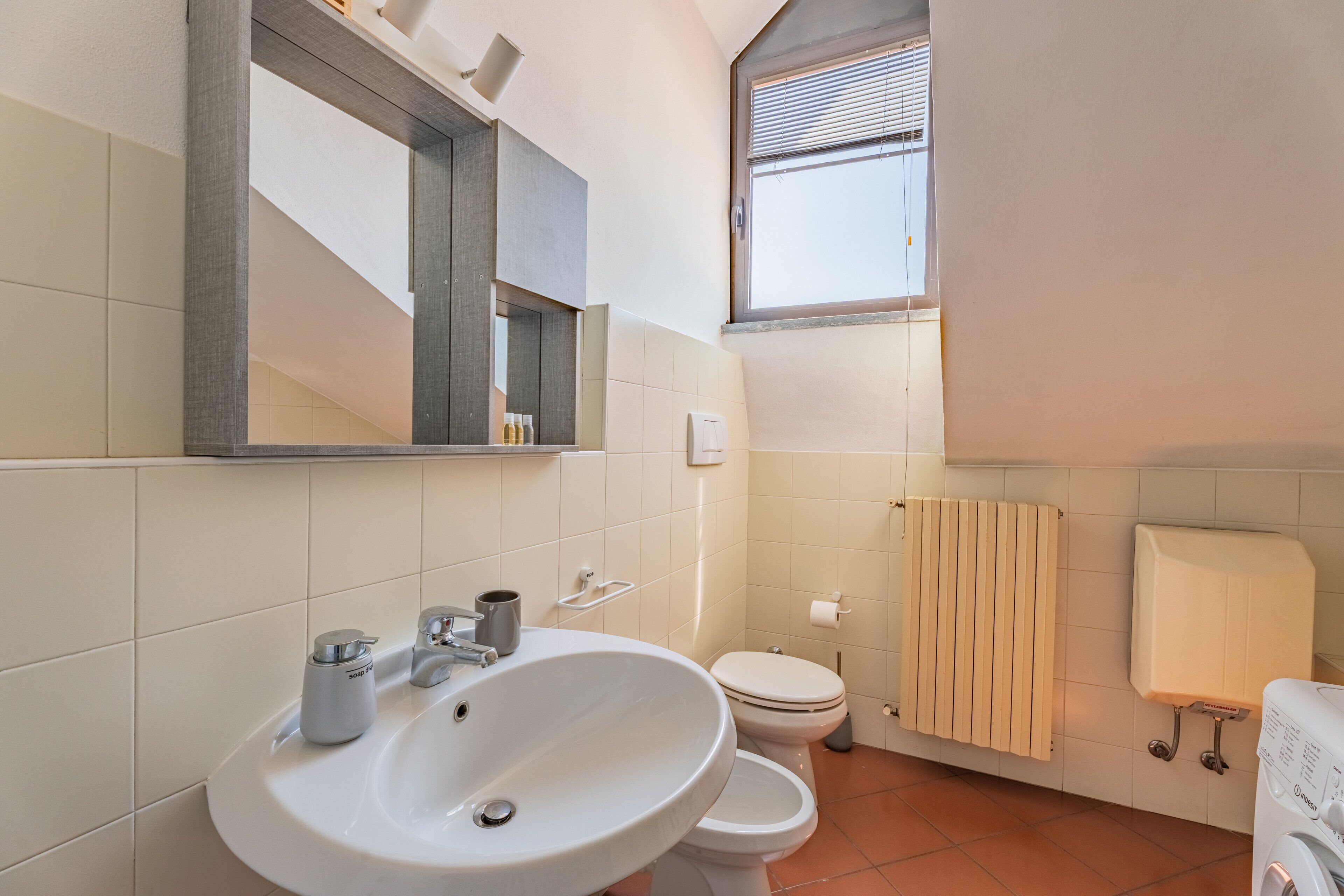 Dusche, Haartrockner, Bidet