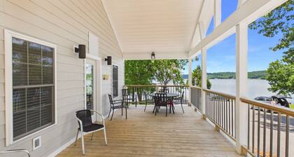 Cozy 2-bedroom Bayside Cottage located at Eddy Creek Marina Resort