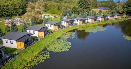 Single-story Holiday Home by the Pond no. 3