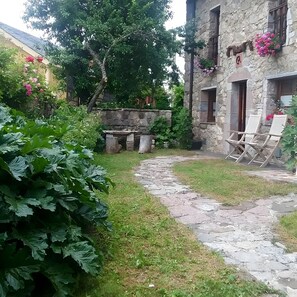 Terrace/patio - Country House 'La Casa Azul' with Sea View, Shared Garden and Wi-Fi (Valle de Lago)