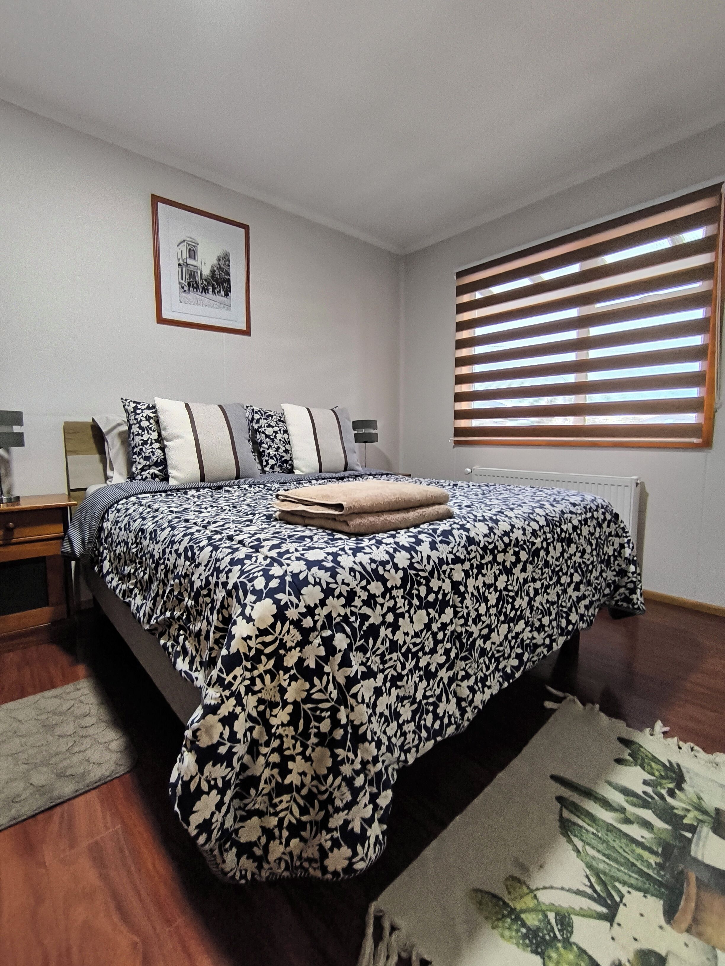 1 habitación, tabla de planchar con plancha, wifi gratis y ropa de cama 
