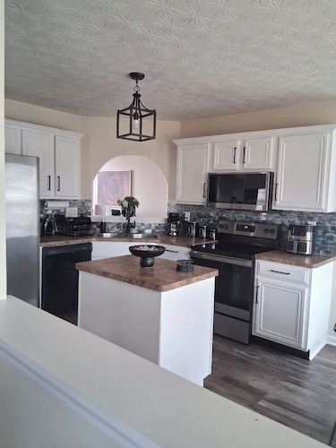 Spacious 4-bedroom, 2.5 bath home in beautiful Fairburn with spacious living